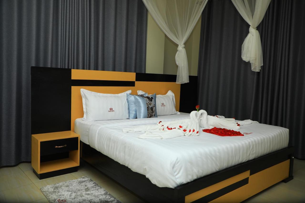 Galaxy Motel Кампала Экстерьер фото